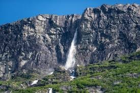 Air Terjun Vinnufossen, Norwegia (845 meter)