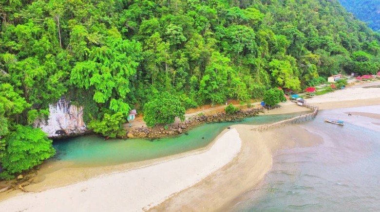 1. Sungai Tamborasi